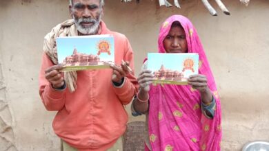 Photo of मिर्जापुर : दो हजार गांवो में घर घर अक्षत, चित्र एवं आमंत्रण पत्र पहुंचा रहे रामभक्त