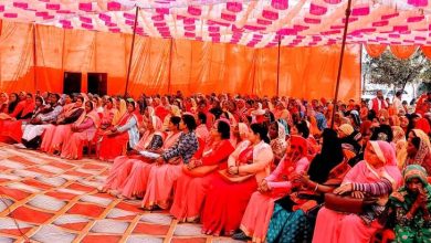 Photo of गोंडा : नारी शक्ति बंदन अधिनियम के बारे में महिलाओं से संवाद करते सांसद बृजभूषण शरण सिंह