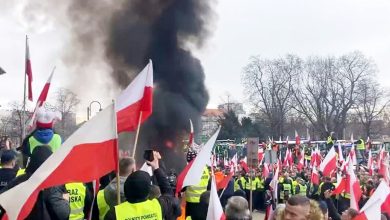 Photo of पोलैंड सरकार की नीतियों के खिलाफ 5 सौ ट्रैक्टर लेकर पहुंचे किसानों ने दफ्तर पर फेंके अंडे