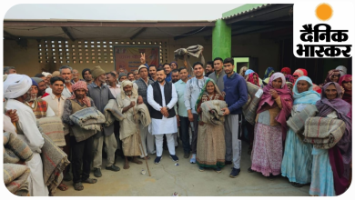 Photo of ठाकुर रामनाथ सिंह ने 85 ग्रामीणों को कंबल वितरित किए