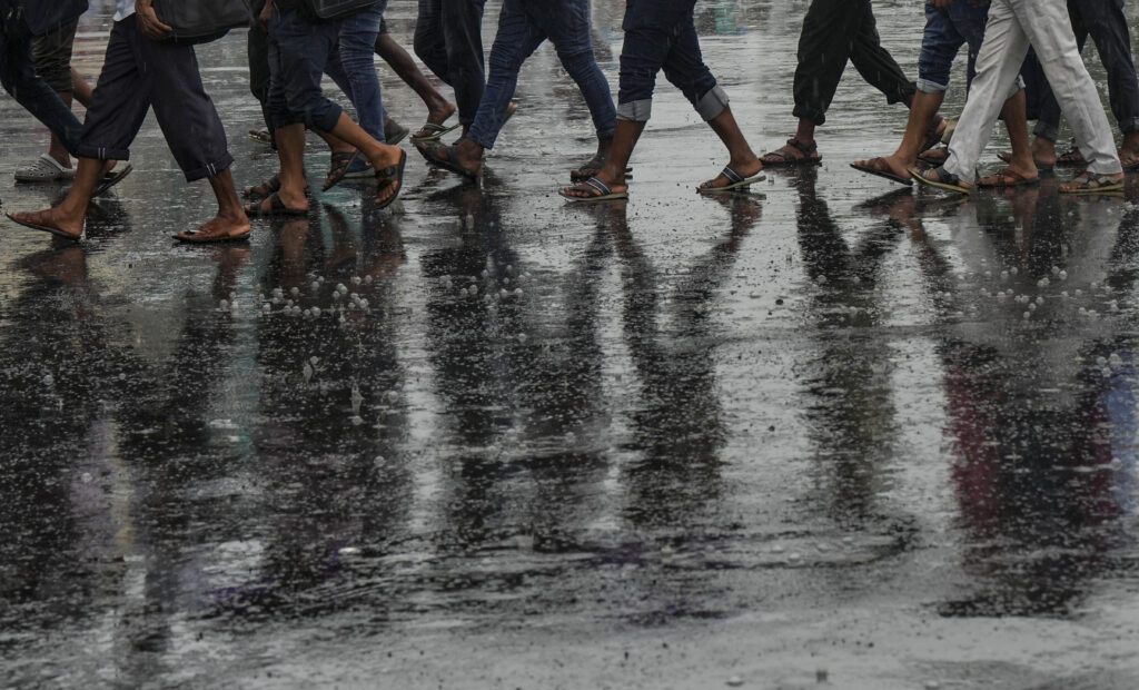 मौसम का महा-अलर्ट: देश के 22 राज्यों में आंधी-तूफान के साथ मूसलाधार बारिश की चेतावनी, बंगाल की खाड़ी में बना नया सिस्टम